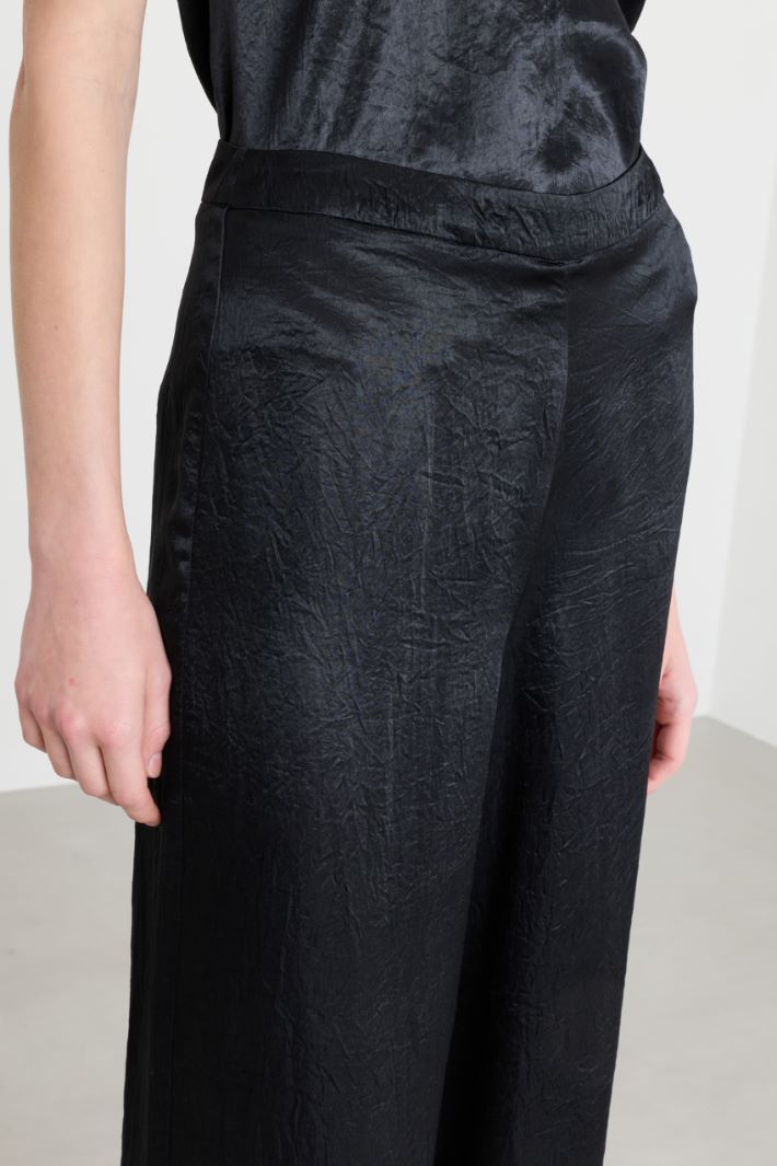 Wide-leg crinkle satin trousers - BLACK - Intrend - 3