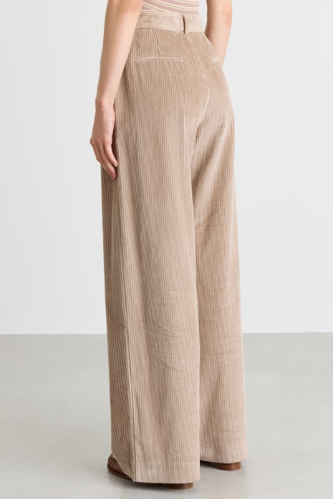 Pantalone ampio in velluto a coste