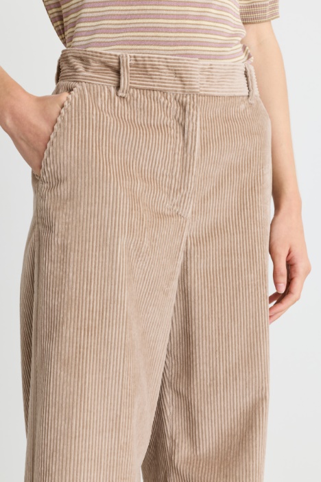 Pantalone ampio in velluto a coste