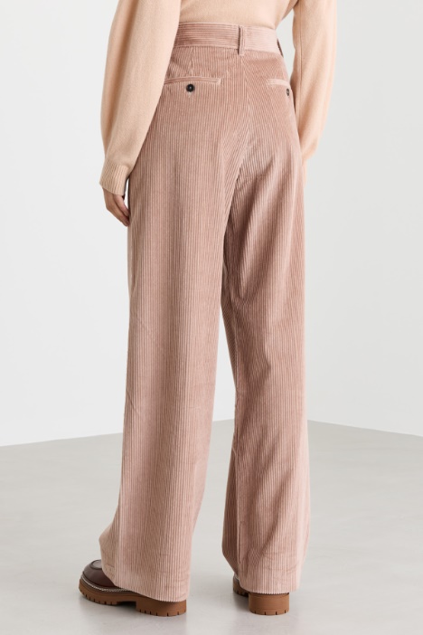 Pantalone ampio in velluto a coste