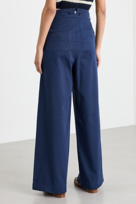 Pantalone ampio in gabardina
