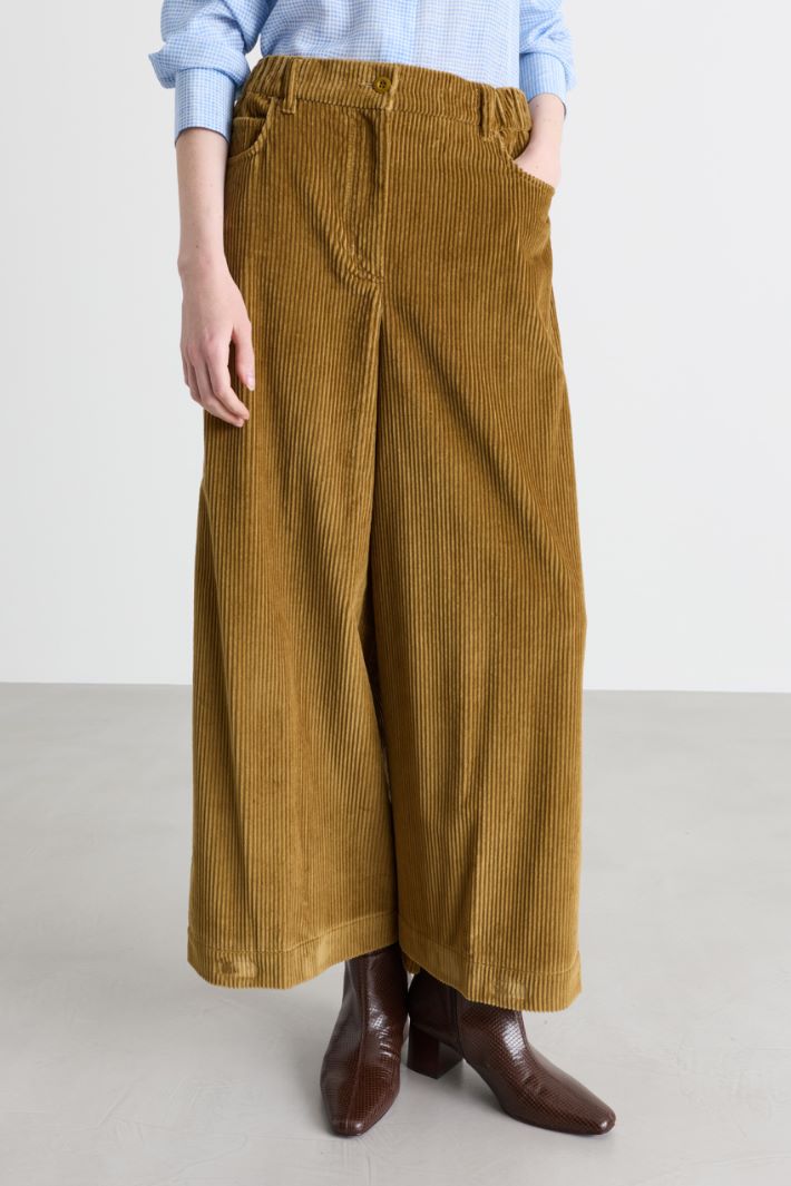 Cropped velvet trousers - GREEN - Intrend - 2