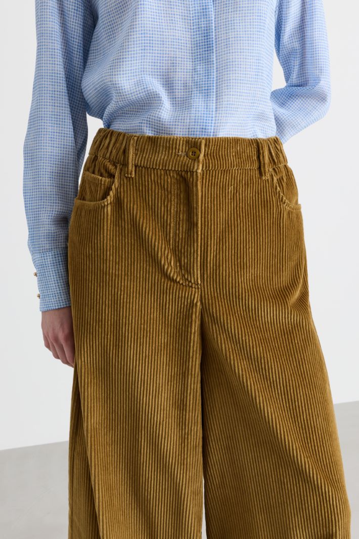 Cropped velvet trousers - GREEN - Intrend - 3