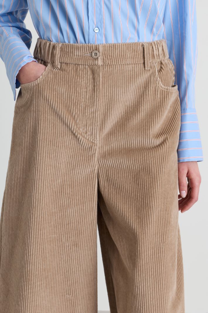 Cropped velvet trousers - CAMEL - Intrend - 3