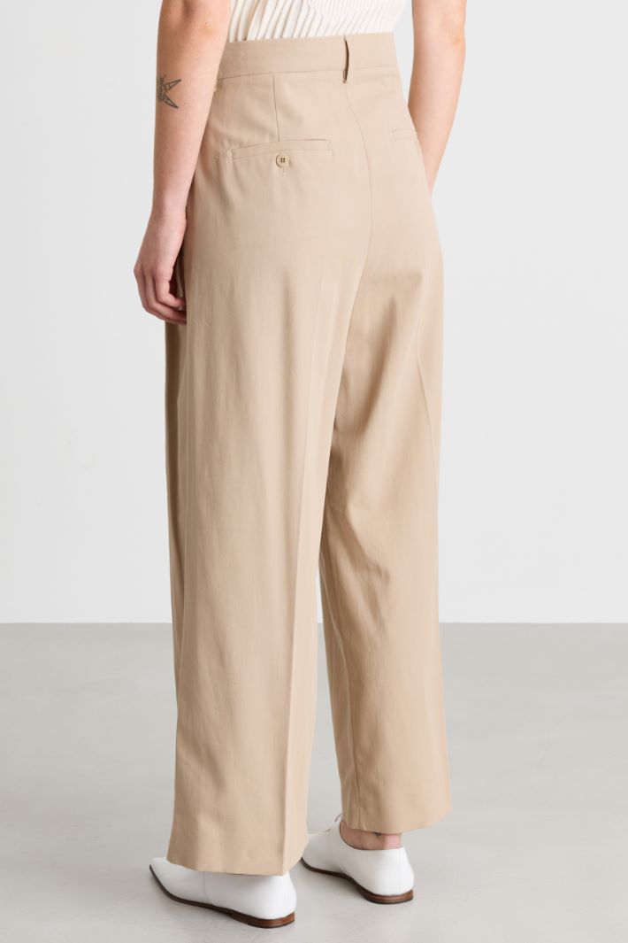Double-pleated cropped trousers - CAMEL - Intrend - 4