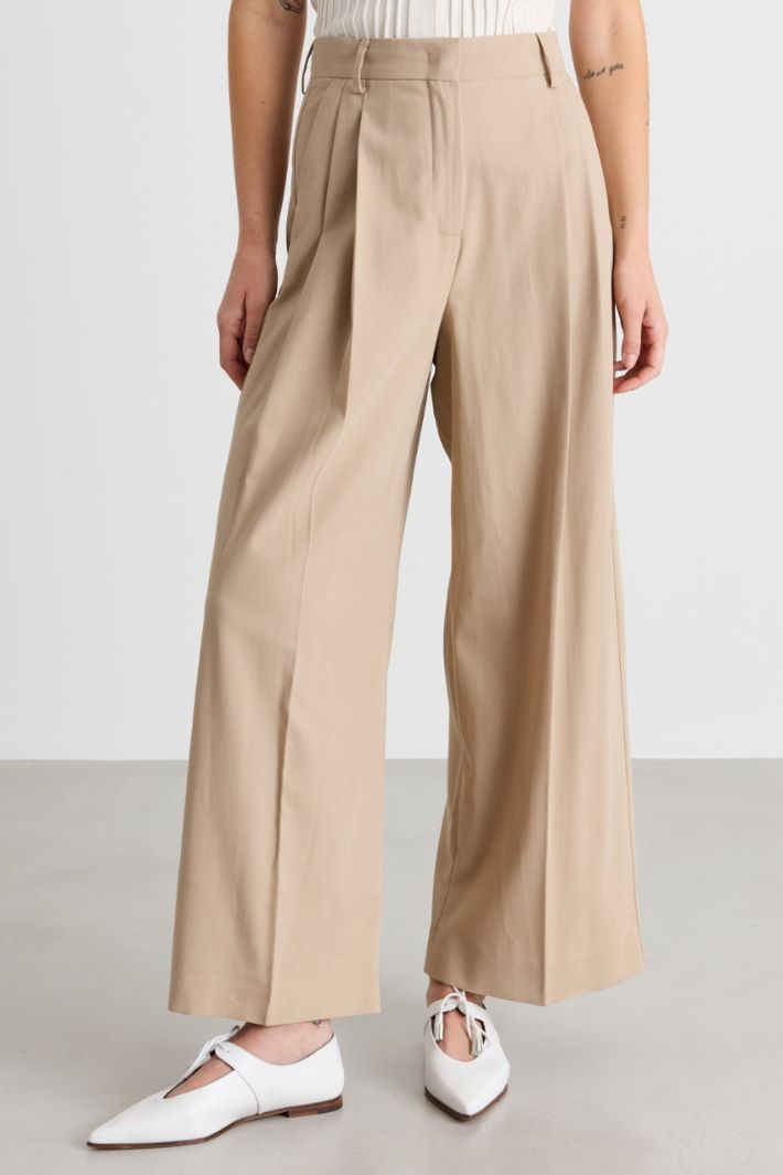 Double-pleated cropped trousers - CAMEL - Intrend - 2