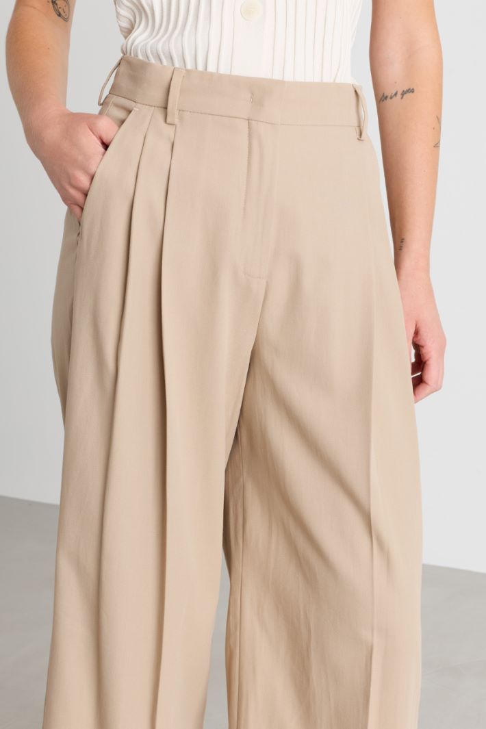 Double-pleated cropped trousers - CAMEL - Intrend - 3