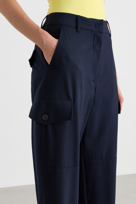 Pantalone cargo in gabardina di lana tecnica