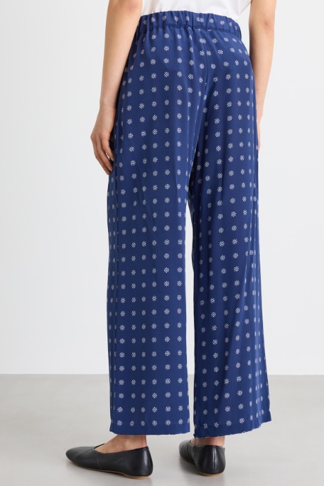 Pantalone crop in seta stampata