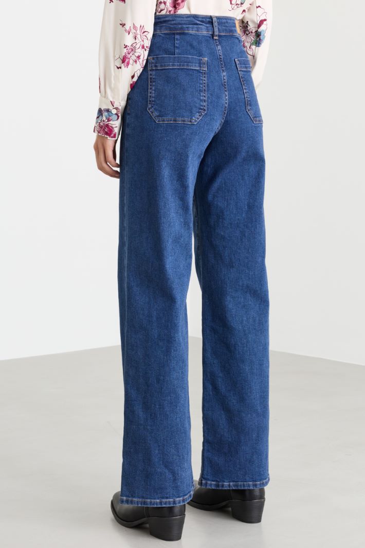 Jeans mit aufgesetzten Taschen - BLAU - Intrend - 4