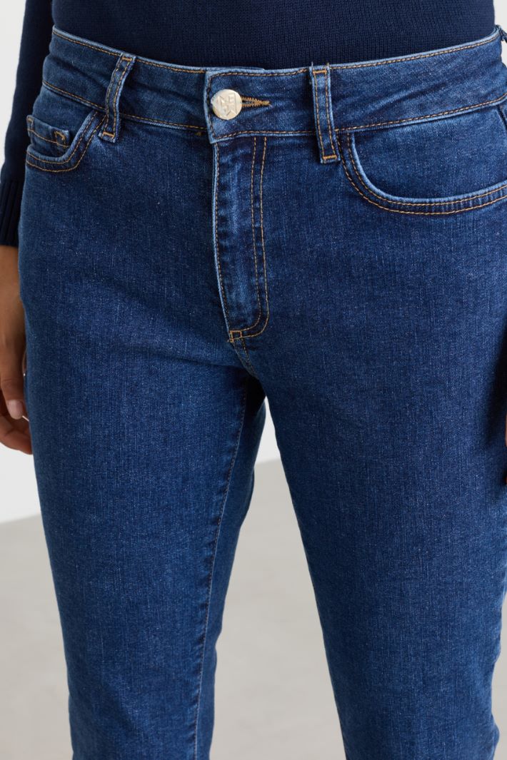 Figurbetonte Cropped-Flare-Jeans - BLAU - Intrend - 3