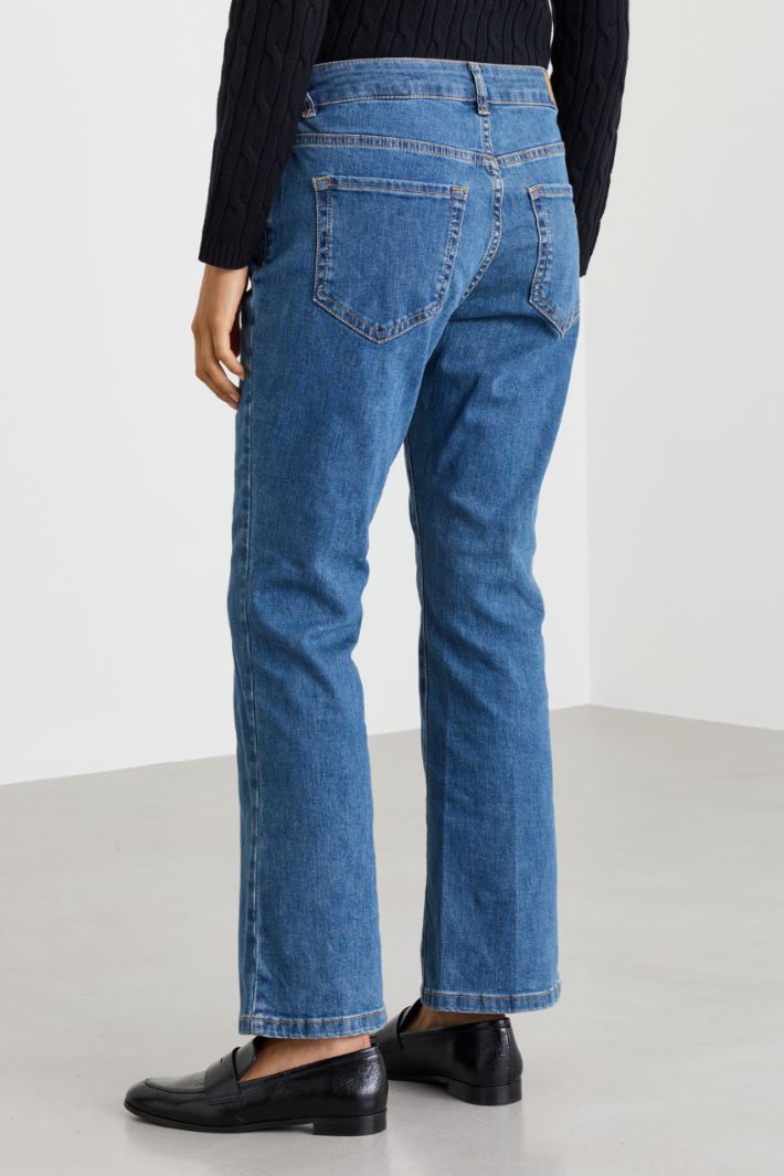 Figurbetonte Cropped-Flare-Jeans - BLAU - Intrend - 4