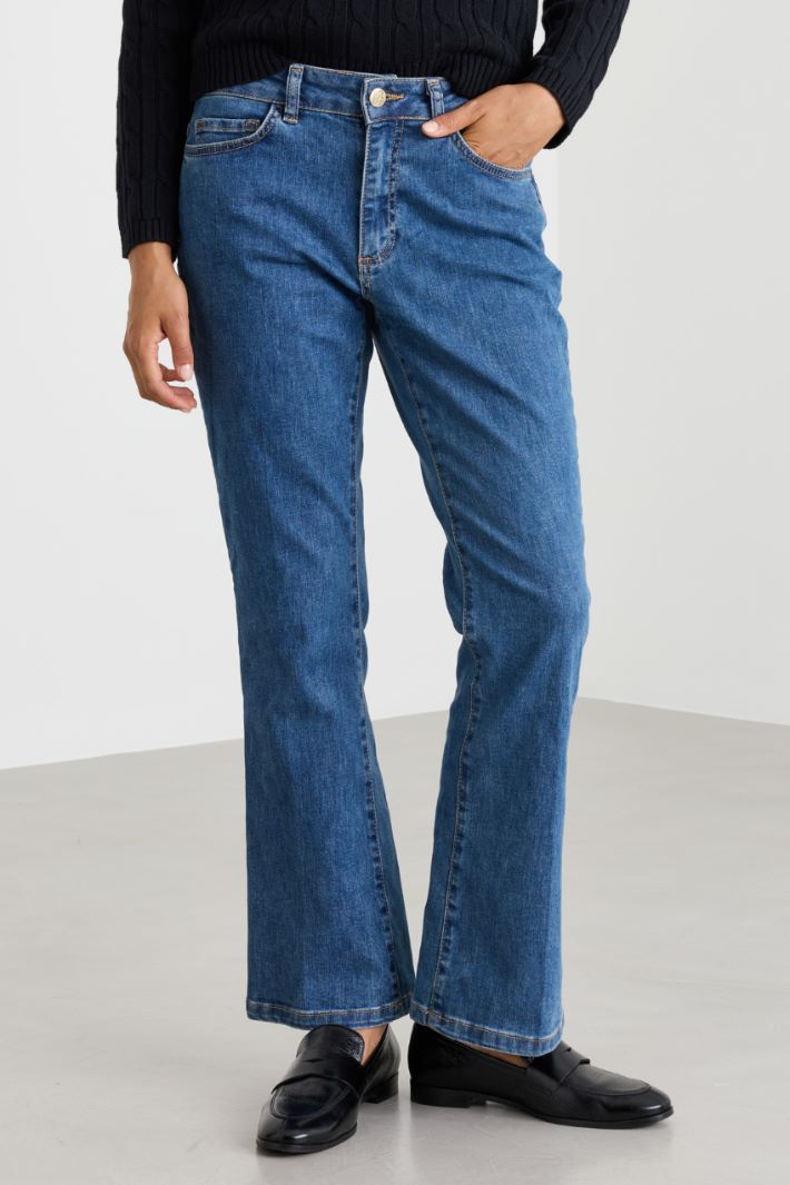 Figurbetonte Cropped-Flare-Jeans - BLAU - Intrend - 2