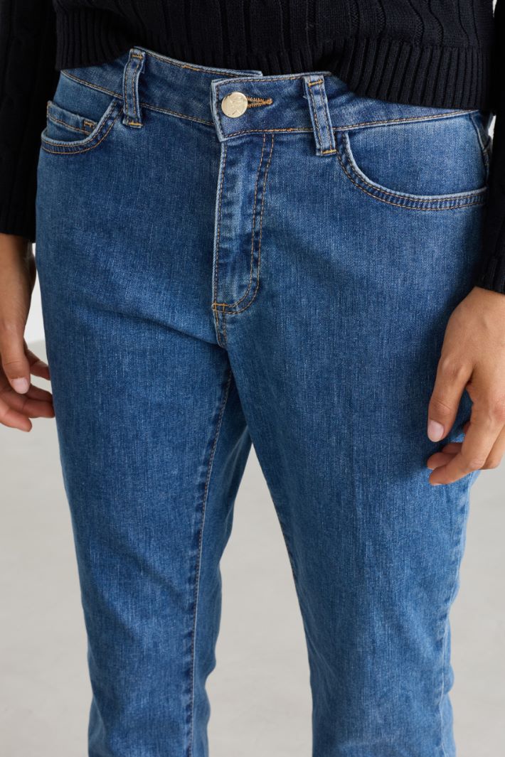 Figurbetonte Cropped-Flare-Jeans - BLAU - Intrend - 3