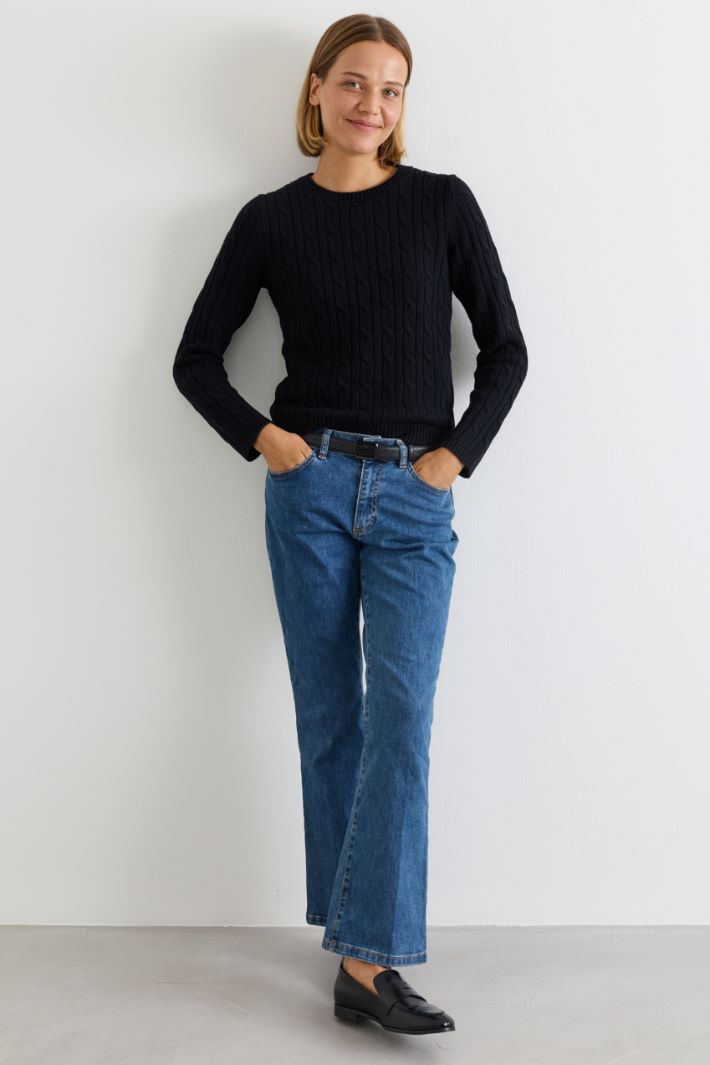 Figurbetonte Cropped-Flare-Jeans - BLAU - Intrend