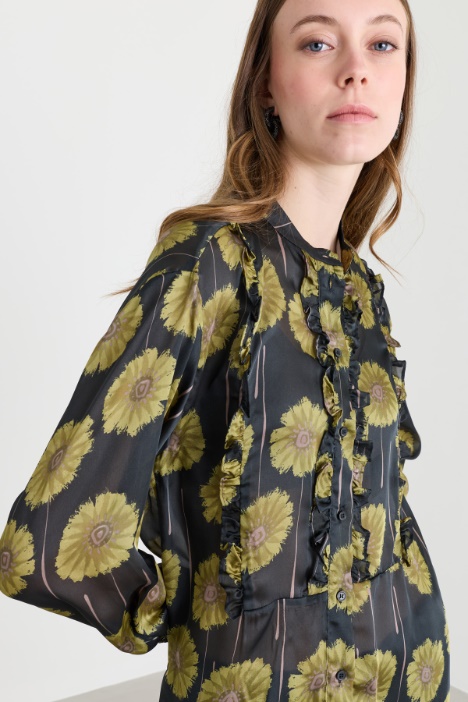 Blusa con collo a listino