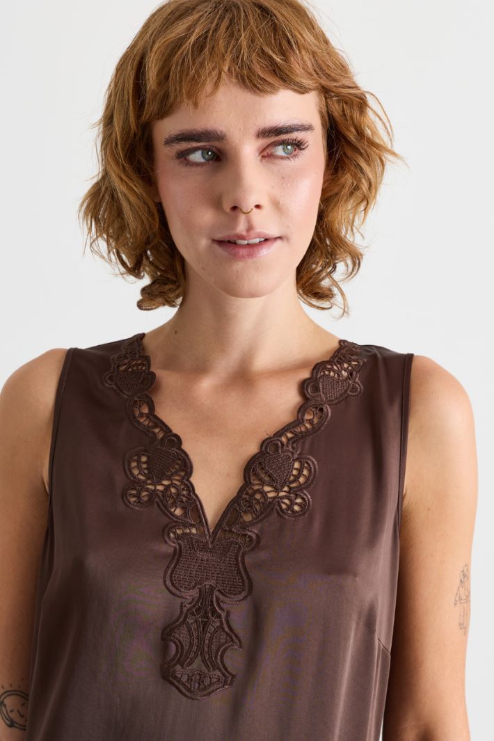 Long satin dress - BROWN - Intrend - 3