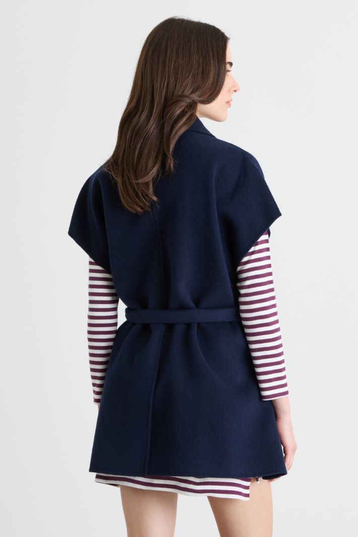 Belted sleeveless jacket - BLUE - Intrend - 4