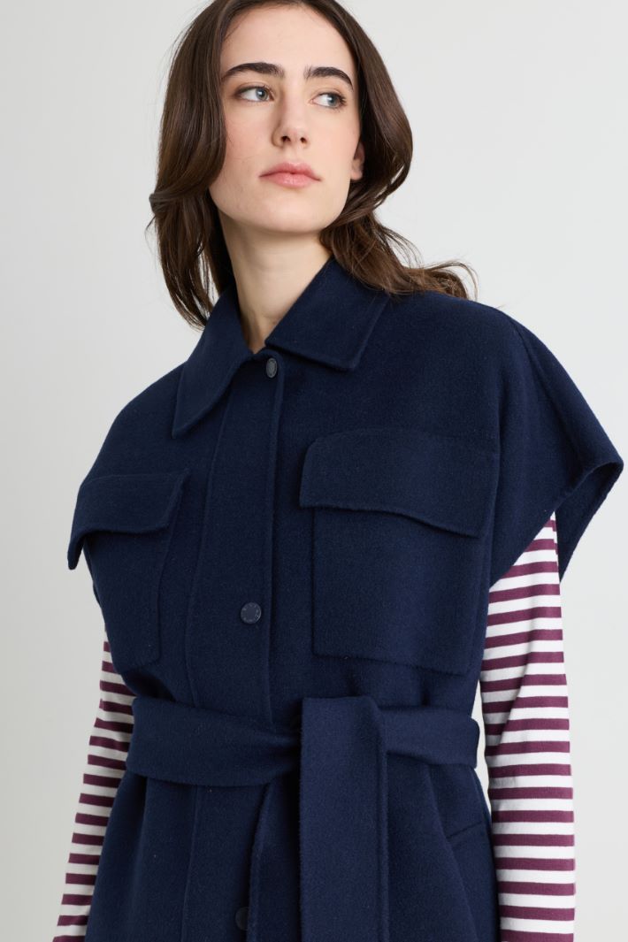 Belted sleeveless jacket - BLUE - Intrend - 3