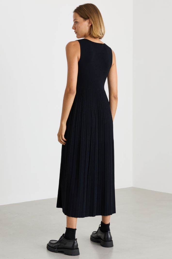 Plissé knit dress - BLACK - Intrend - 4