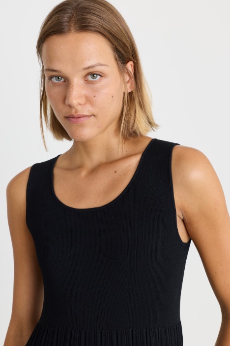 Abito plissè in maglia di viscosa crepe