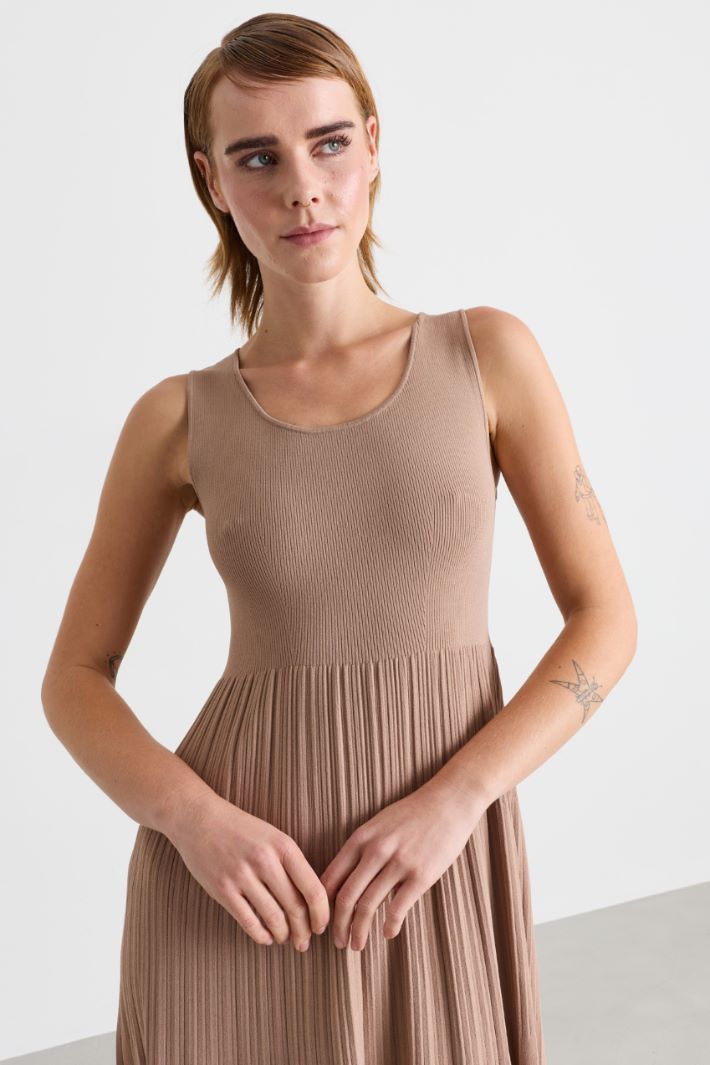 Plissé knit dress - PINK - Intrend - 3
