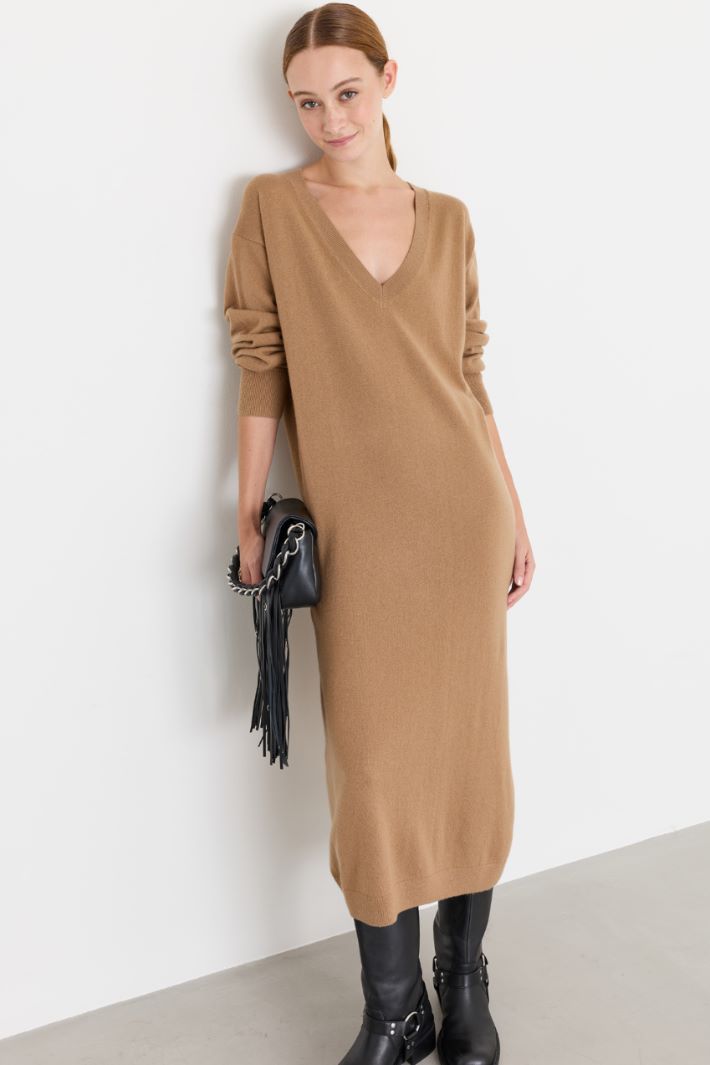 Loose-fit knit dress - CAMEL - Intrend - 2