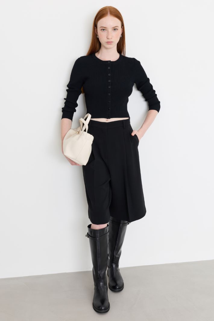 Cardigan aderente con bottoni - NERO - Intrend