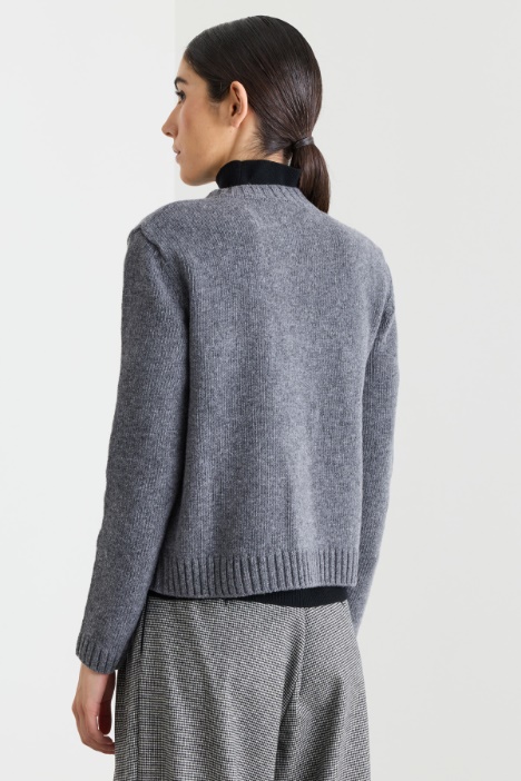 Cardigan in lana con piccole tasche