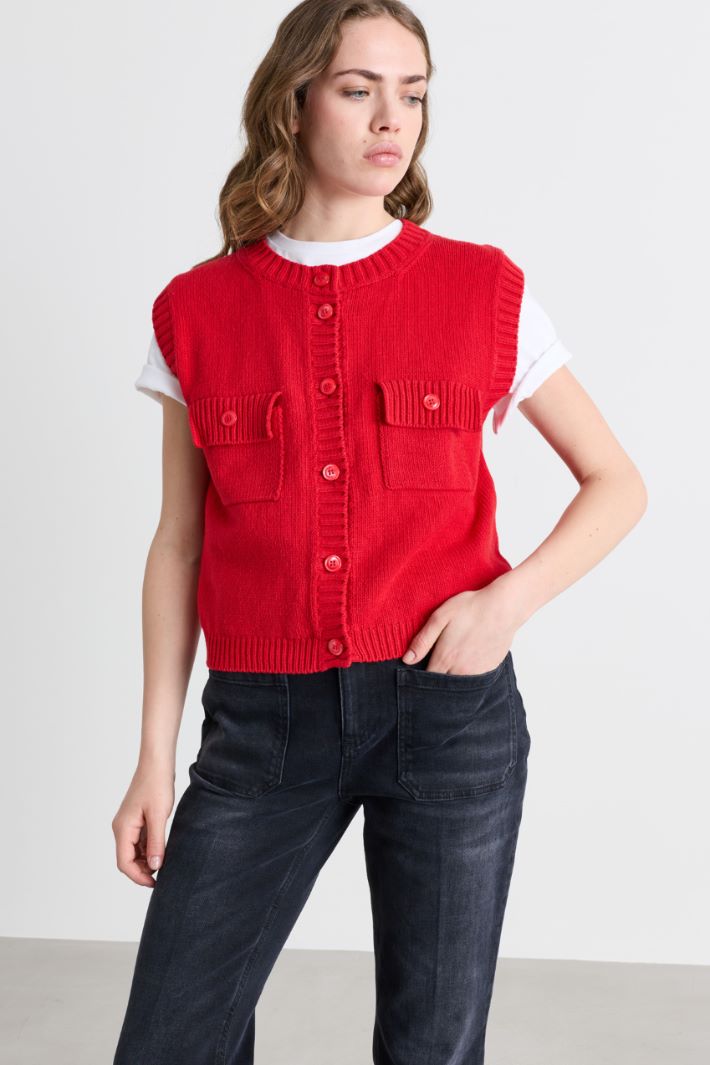 Button-Front Gilet - RED - Intrend - 2