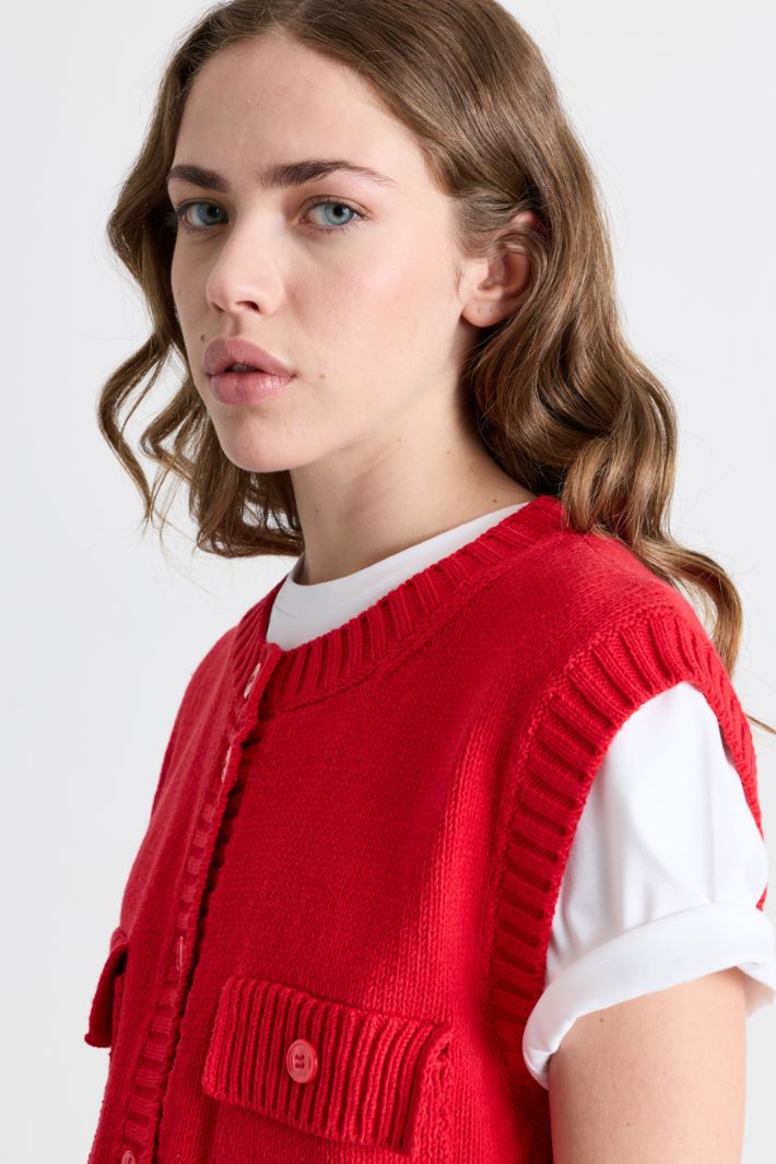 Button-Front Gilet - RED - Intrend - 3