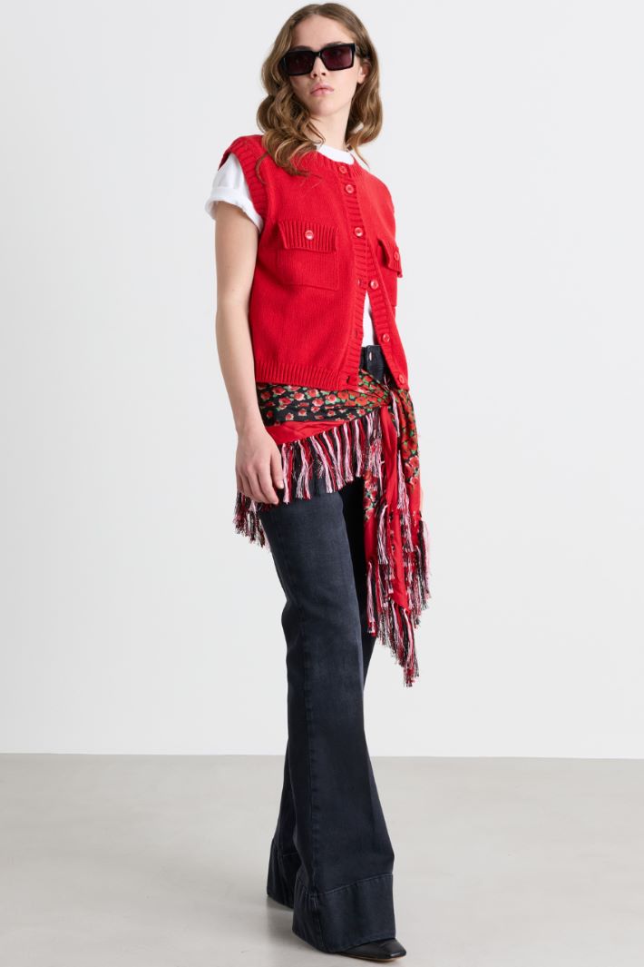 Button-Front Gilet - RED - Intrend