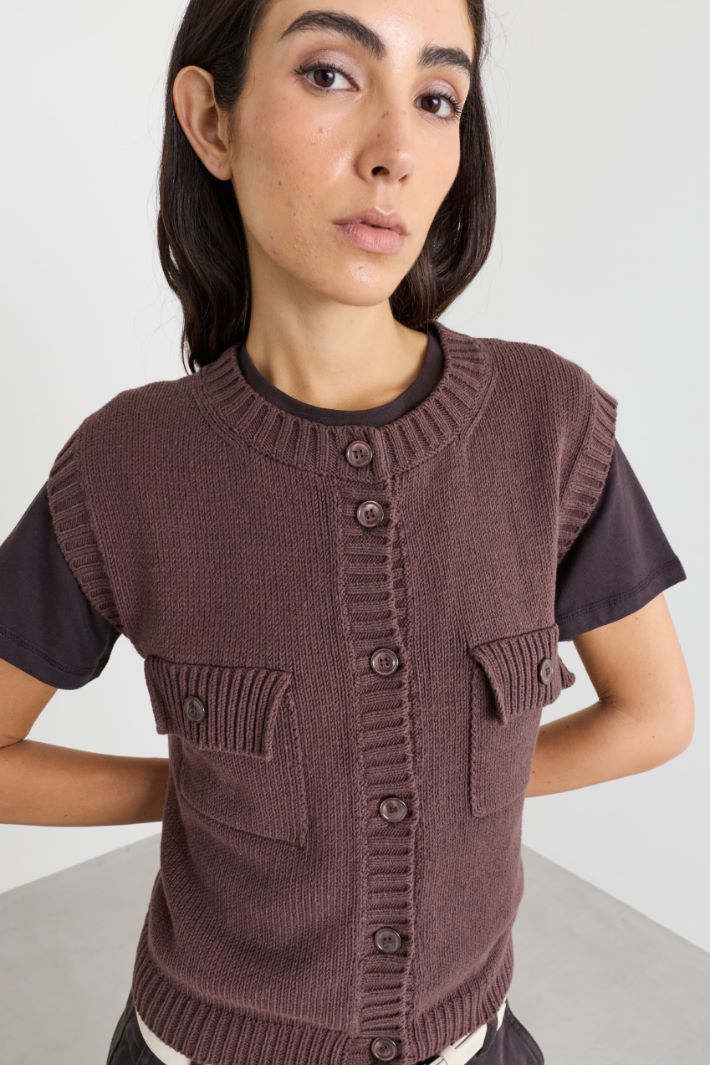 Button-Front Gilet - BROWN - Intrend - 3