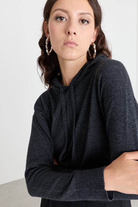 Felpa oversize in maglia con cappuccio