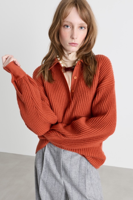 Pullover mit Spitzkragen - Intrend
