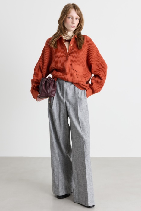 Pullover mit Spitzkragen - Intrend