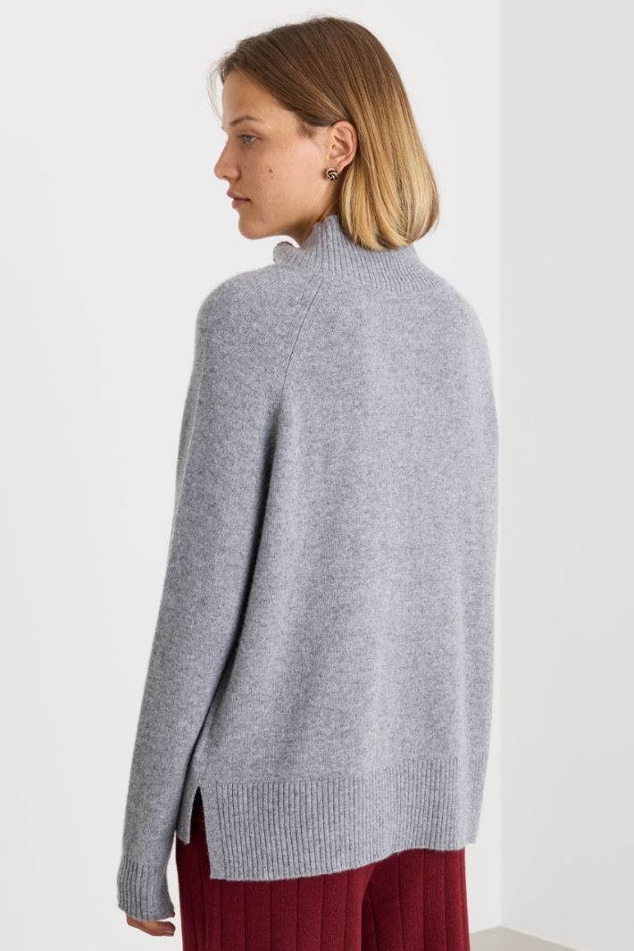 Pullover aus weichem Kaschmir mit Seitenschlitzen - GRAU - Intrend - 4