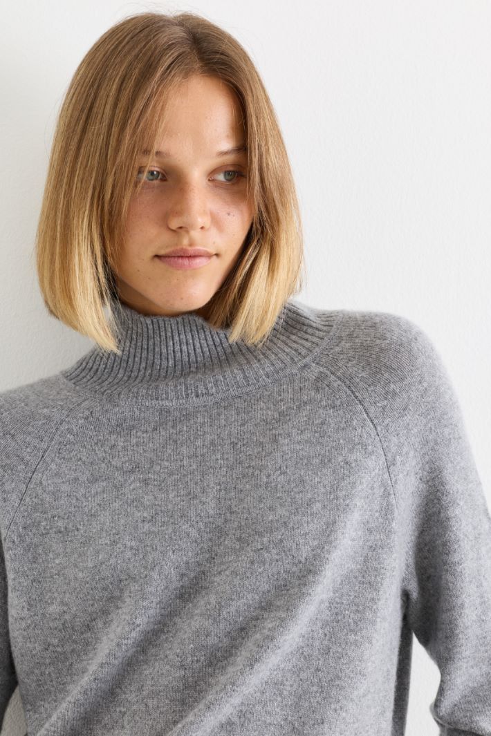 Pullover aus weichem Kaschmir mit Seitenschlitzen - GRAU - Intrend - 3