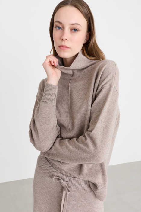 Maglia in lana e cashmere con spacchi