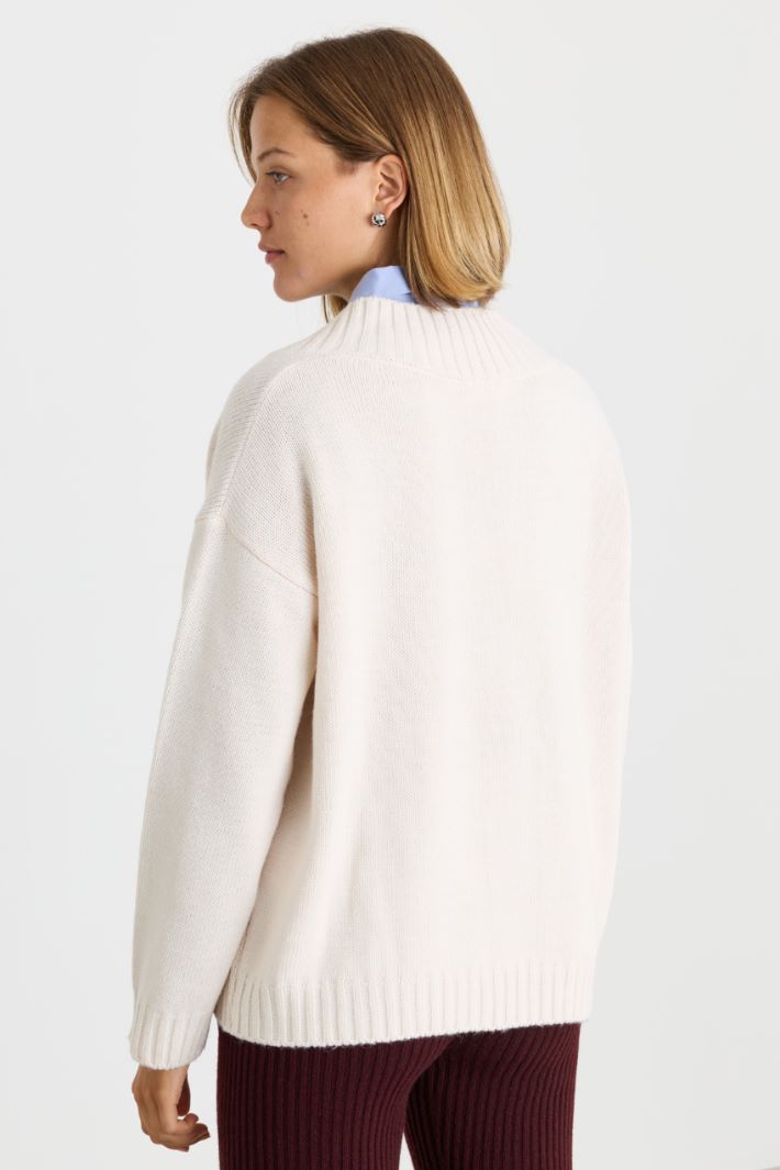 Oversized V-neck jumper - WHITE - Intrend - 4