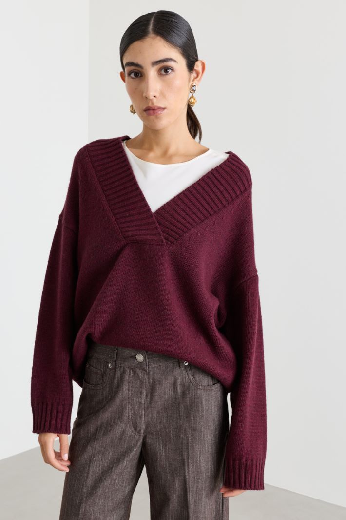 Oversized V-neck jumper - BORDEAUX - Intrend - 2
