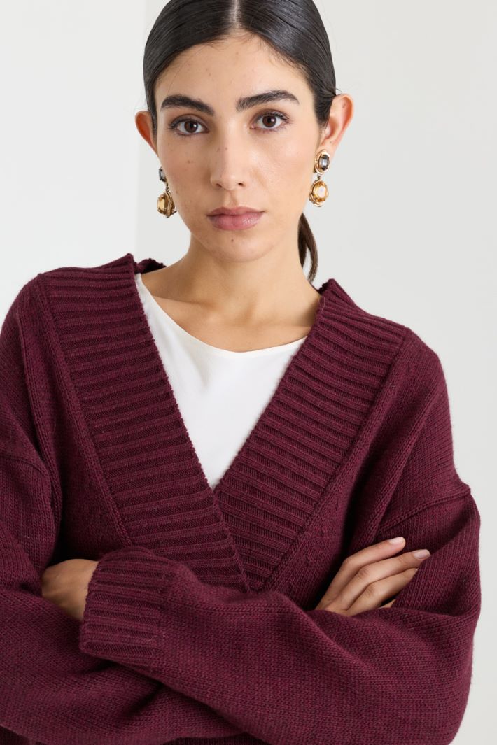 Oversized V-neck jumper - BORDEAUX - Intrend - 3