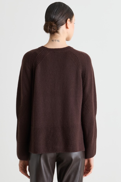 Maglia con spacchi laterali
