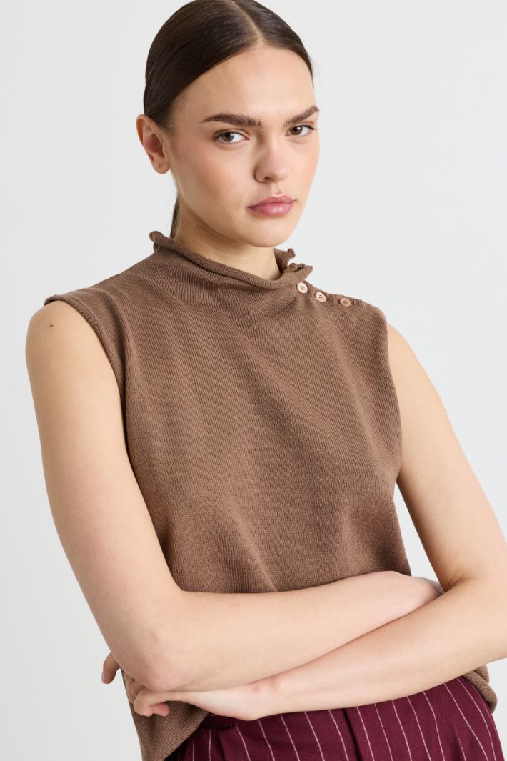 Sleeveless High-Neck Knit - BROWN - Intrend - 3