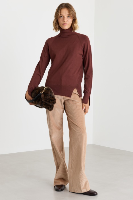 Stretch-Pullover mit Schlitzen - Intrend