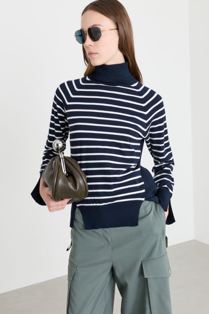 Stretch jumper with slits - BLUE WHITE - Intrend - 2