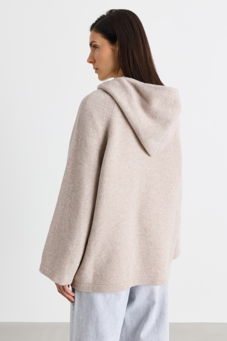 Maglia in lana con cappuccio