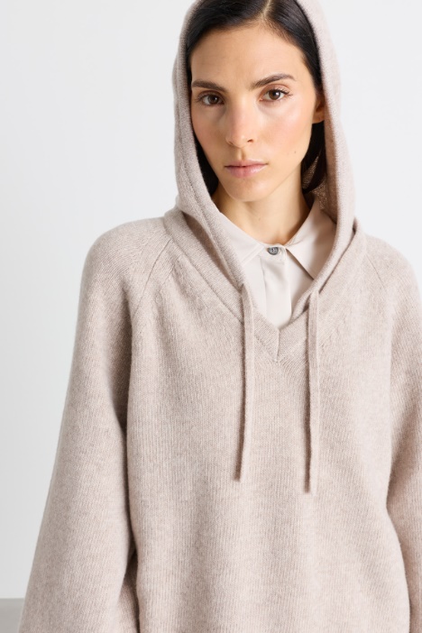 Maglia in lana con cappuccio