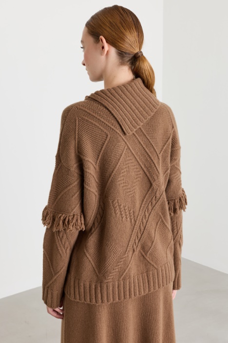 Maglia in pura lana con frange