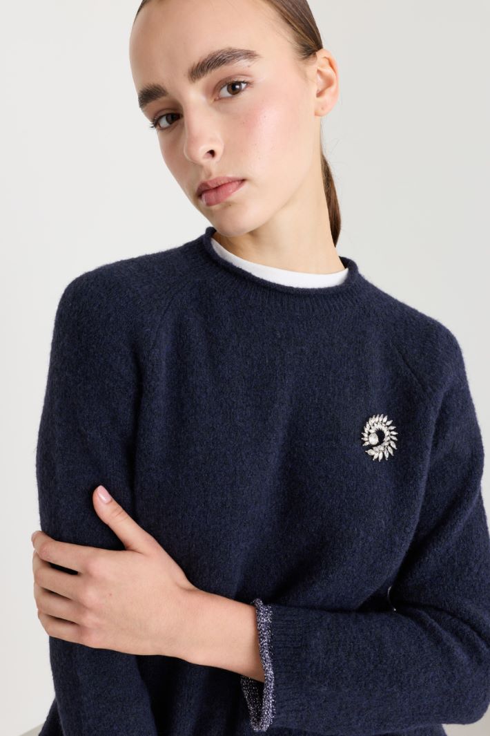 Jumper with jewelled brooch - BLUE - Intrend - 3
